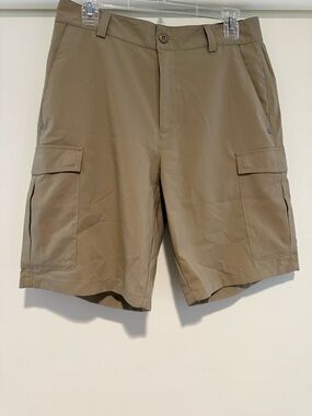 Under Armour Tan Hybrid Cargo Shorts NWT  waist  30 inch inseam 10 inch